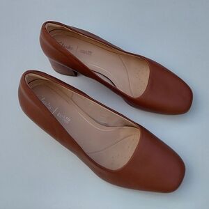 Clarks Women's Cushion Plus Brown Pumps - 8.5M